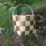 Sadonkorjuukori M-koko, 44 €, kerma-kulta-luonnonvalk-punottu luonnonvalkoinen sanka