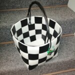 Musta-valkoinen - musta sanka